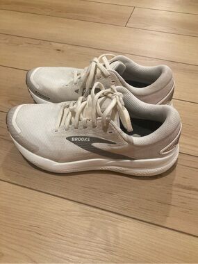 Brooks Women's Athletic Shoes in Off-White and Light Gray
